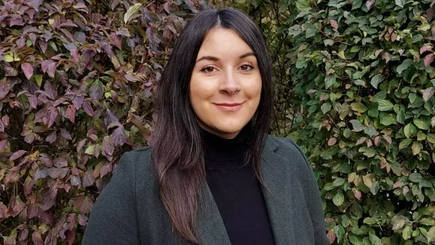 Image of Alicia Garcia Sierra outside