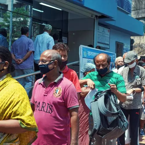 People waiting in long queues outside a Kolkata community health clinic, waiting for the covid-19 vaccine.